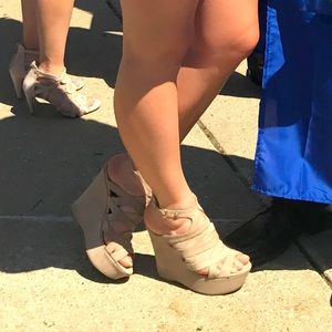 Nude wedges